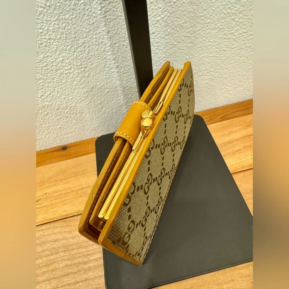 Gucci Vintage Gold Kisslock Monogram Canvas and Tan Leather Wallet - Picture 4 of 9